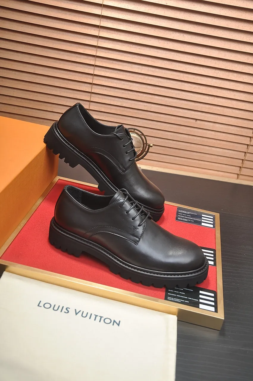 Men's men's shoes 💰640💶 [LV] (original single cowhide lining) 🍀LV's latest genuine leather business suit shoes are launched simultaneously on the official website. The first-layer cowhide imported from Italy is made of heavy gold, 💥official website 1:1 rubber outsole. Versatile to wear, high-end without losing class, and the color combination is extraordinary. This four-season style is alluring when worn on your feet, showing off your big-name flair. Standard code 38-45 (45 customized)